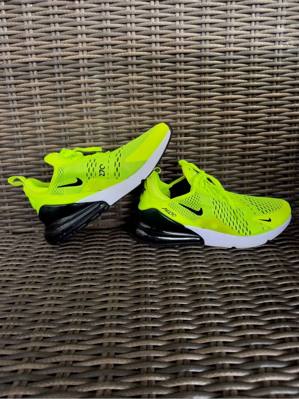 Nike Air Max 270 Volt AH8050-701 Men’s 8.5 Neon Yellow Running Shoes
